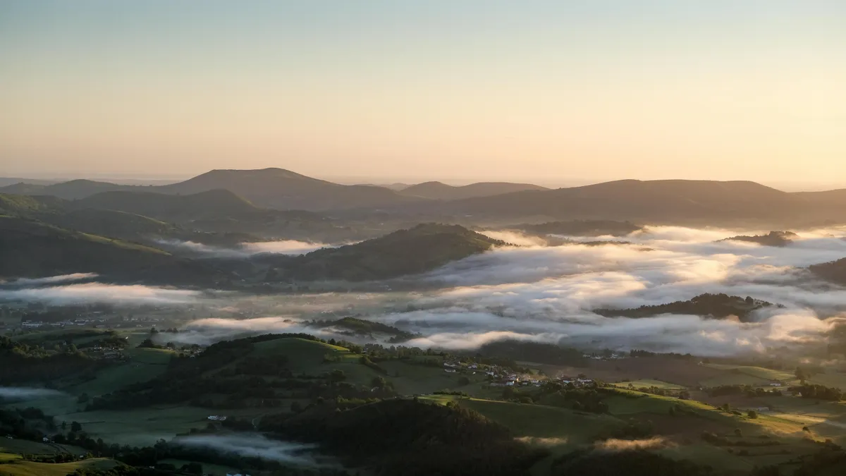 Trailfield — outdoor adventure travel